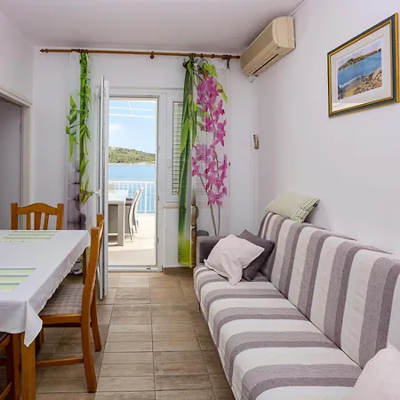 By The Sea - 25265 פרימוסטן